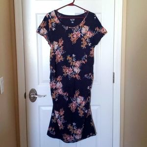 Fitted maternity dress